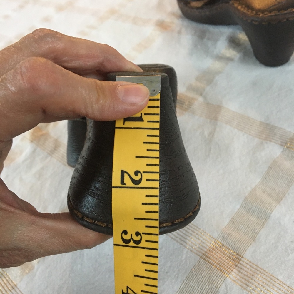 🎁2/$12  B. O. C 9 M/W BORN CONCEPT DARK BROWN SILVER & TAN SANDALS - Picture 5 of 8